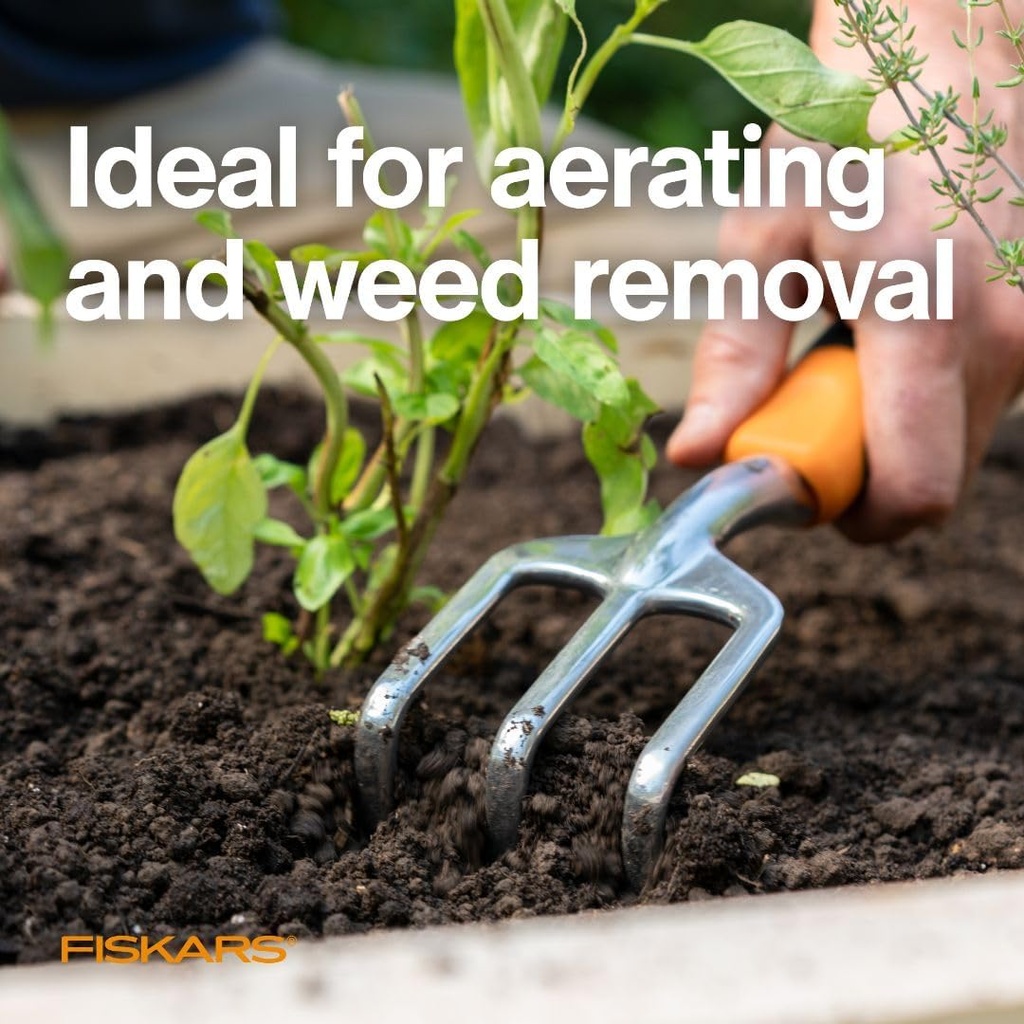 heavy-duty-fiskars-ergo-cultivator-for-digging-aerating-soil-and-weeding-with-hanging-hole-05-heavy-duty-fiskars-ergo-cultivator-for-digging-aer-5.jpg