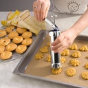maiziyun-metal-cookie-press-gun-kit-13-discs-8-piping-tips-for-baking-decorative-cookies-06-maiziyun-metal-cookie-press-gun-kit---13-discs-8-p-6.jpg