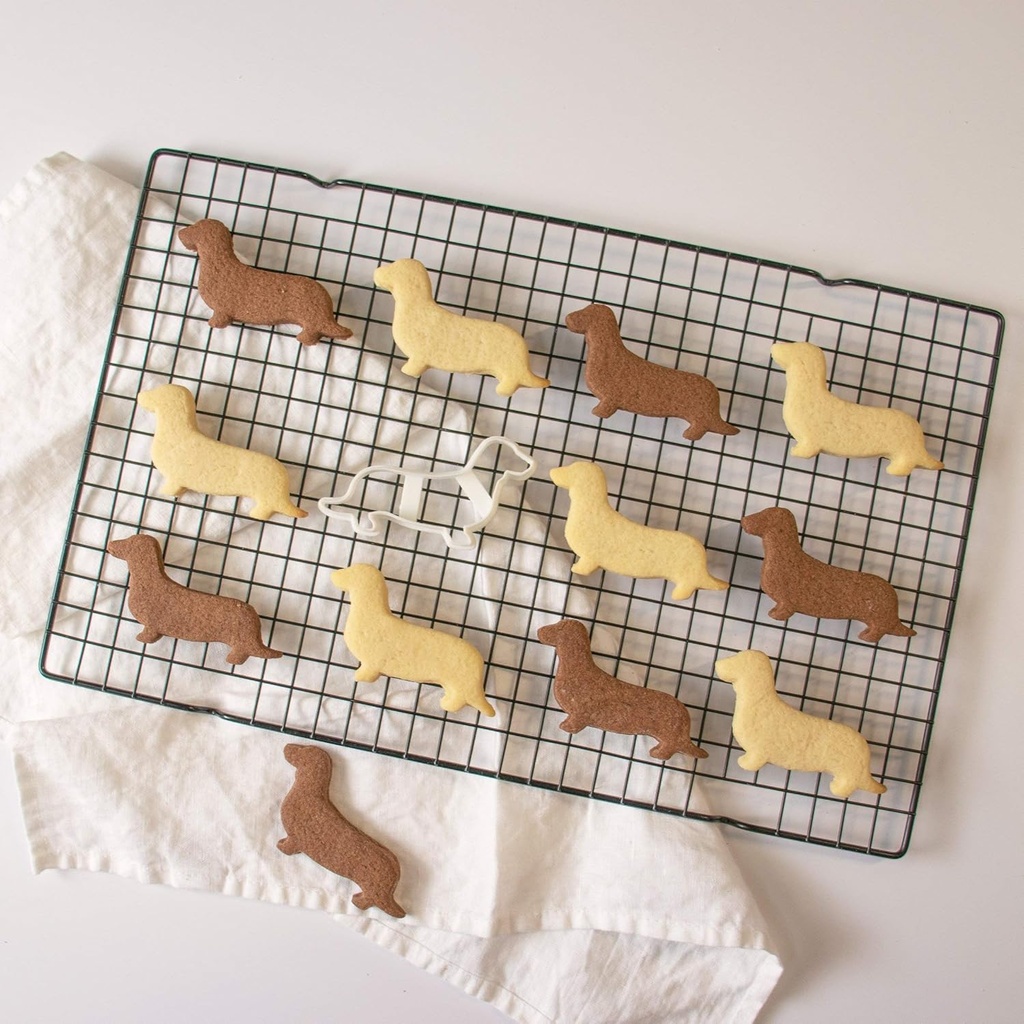 set-of-2-short-haired-dachshund-cookie-cutters-face-silhouette-2-pieces-by-bakerlogy-05-set-of-2-short-haired-dachshund-cookie-cutters---f-5.jpg